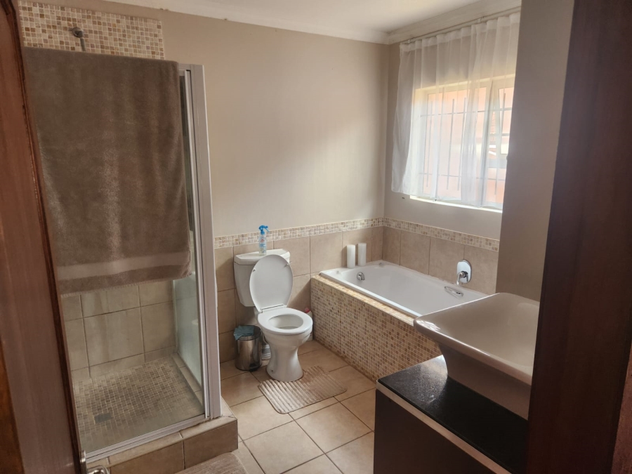 To Let 3 Bedroom Property for Rent in Pentagon Park Free State